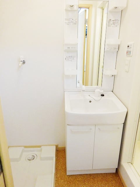 ピアチェーヴォレの独立洗面台