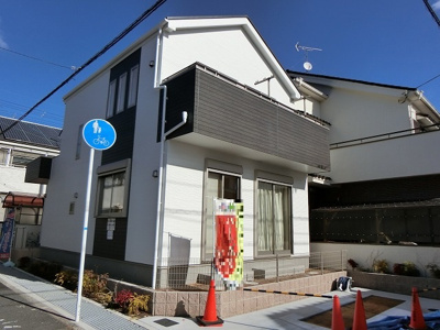 【外観】 | 箕面市箕面4丁目　新築一戸建 | 【現地写真】シンプルでありながら品のあるデザインと機能性を兼ね備えている住まいです♪