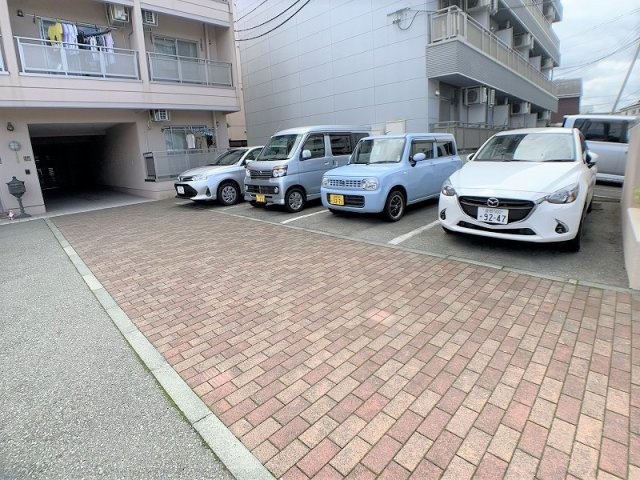 jardin（ジャルダン）の駐車場