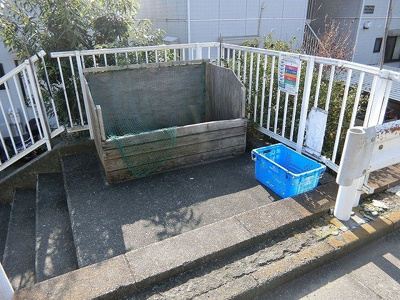 【その他共用部分】 | グリーンテラスB | 敷地内ごみ置き場でごみ出しもらくらく～♪忙しい社会人さんや主婦さんにもうってつけ！