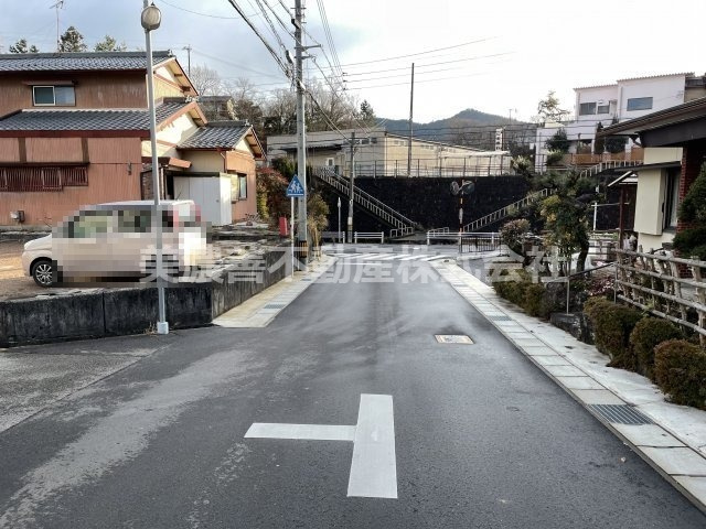 ５６０８０　岐阜市大洞紅葉が丘土地の前面道路含む現地写真