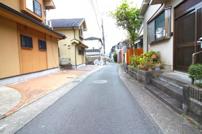 【前面道路含む現地写真】 | 山科区北花山山田町　中古戸建 | 現在改装中！内覧のご予約お待ちしております♪