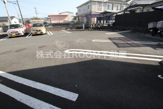ミラ・クレインの駐車場|駐車場に車を止められます