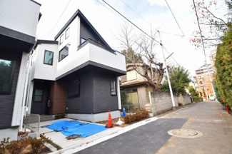 【前面道路含む現地写真】 | 現地見学や資料請求などお気軽にお問合せ下さい。
周辺環境とあわせて現地もご案内致します。