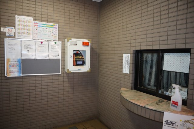 ライオンズヒルズ習志野のエントランス|管理人室　ＡＥＤ備え付け