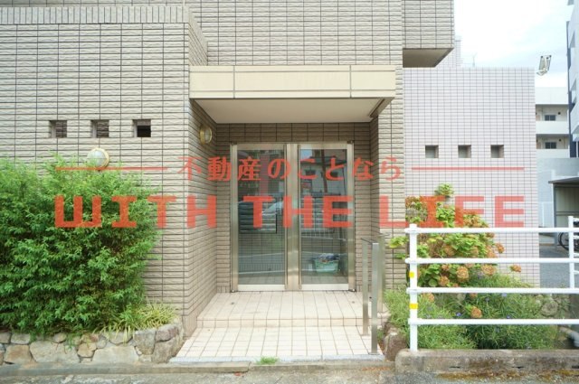 エクセレント東町【10,000円キャッシュバック対象物件】のエントランス|清潔なエントランスです