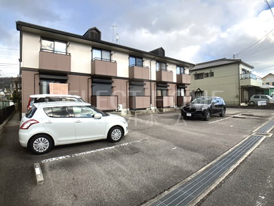 【駐車場】 | プリマベーラ春 | 車をお持ちの方に嬉しい駐車場付きの物件です