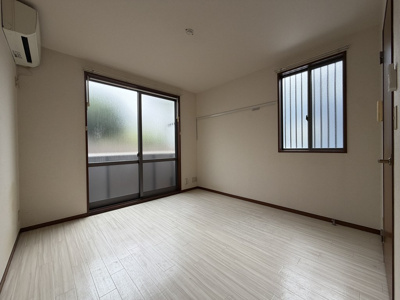 【洋室】 | メルベーユトーエー【SHM】 | 南東向き角部屋二面採光洋室6.4帖のお部屋です！