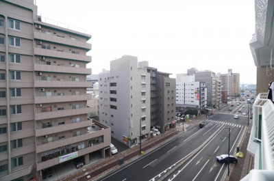 【展望】 | たかのばしハイツ | この住戸から南側を見ると
宇品方面が臨めます。
ということは。。。。。
宇品の花火大会が再開されたら
どの様な感じで見れるのか楽しみですね！