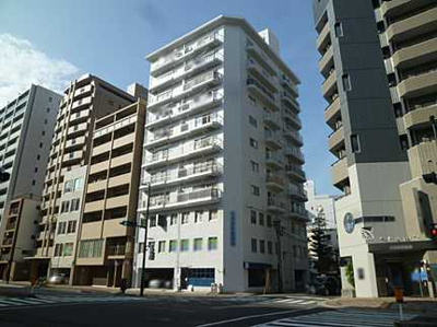 【外観】 | たかのばしハイツ | 【資料には掲載していない情報】
物件の陽当りや通風・仕様設備やお部屋の大きさの比較、
近隣・周辺環境や街並みなど、資料には掲載していない情報が
現地にはたくさんあります。是非ご確認ください。