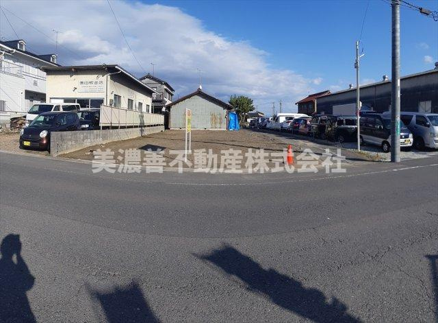 ５５６８７　羽島郡岐南町伏屋土地の前面道路含む現地写真|前面道路反対側からの写真です。道路幅は広くなっております。