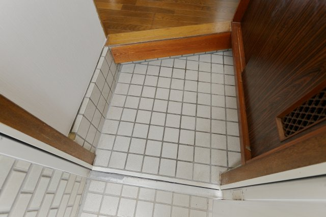 田中貸家の玄関