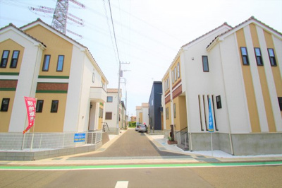 【前面道路含む現地写真】 | 海老名市門沢橋2丁目　新築戸建て　全5棟【仲介手数料無料】 | 宅地建物取引士による不動産のご説明・現地のご案内、住宅金融普及協会住宅ローンアドバイザーが住宅ローンのアドバイスから融資実行までのお手伝いをしっかりサポートします♪