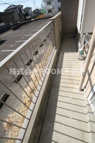 メゾン花繰のバルコニー|暖かな日差しのふりそそぐバルコニー