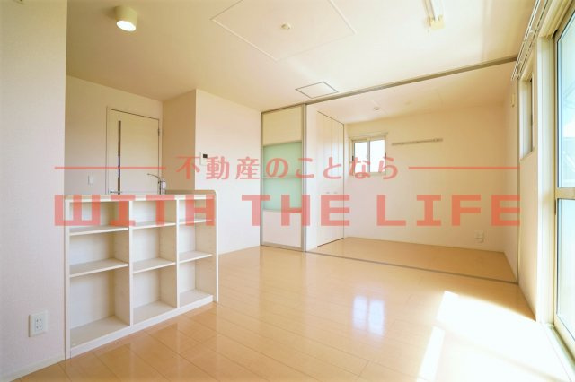 エンブレイスガーデンの居間・リビング|ゆったりとしたリビングです