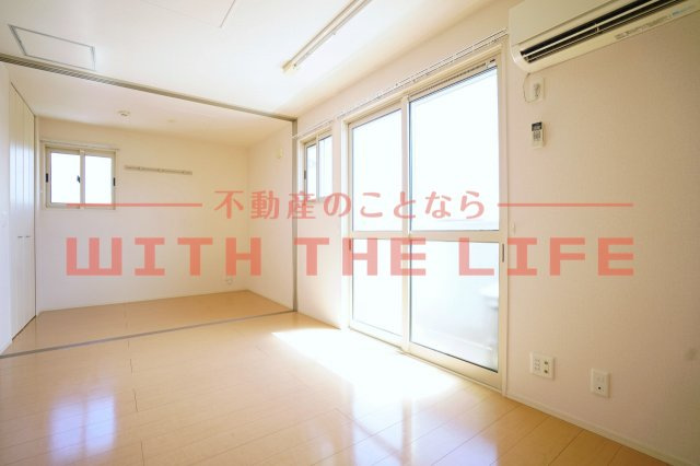 エンブレイスガーデンの居間・リビング|こちらの居間で趣味の時間をお楽しみください