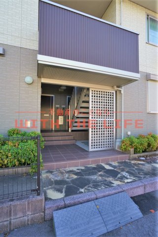 エンブレイスガーデンのエントランス|清潔なエントランスです