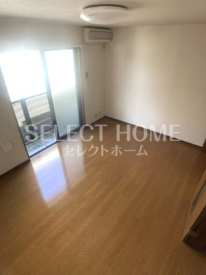 【寝室】 | アンプルールリーブルリベルテ | 広くて明るい寝室