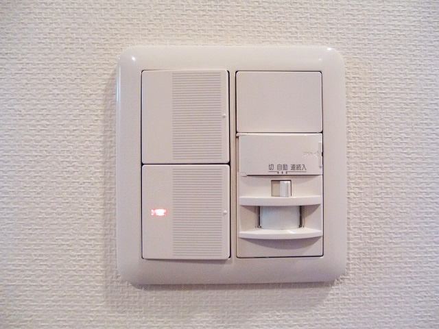 RESIDIA入谷の設備|レジディア入谷の人感センサー付玄関ライトです