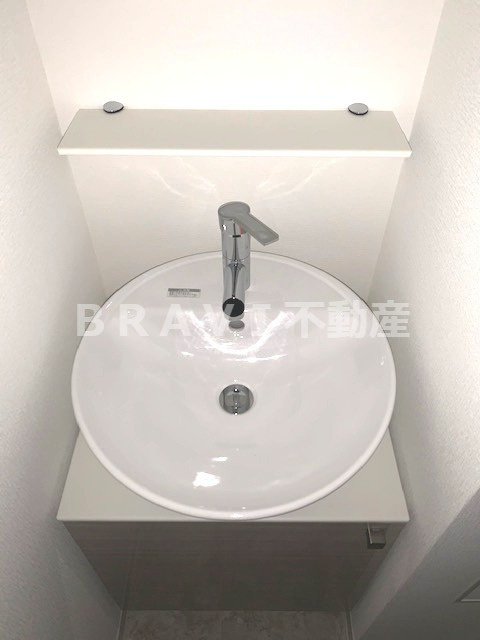 エスリード大阪城PREMIER(エスリード大阪城プレミア)　BRAVI不動産の洗面所|【エスリード大阪城PREMIER(エスリード大阪城プレミア)】明るい洗面所です