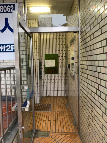 江東区東陽４丁目の店舗事務所のエントランス