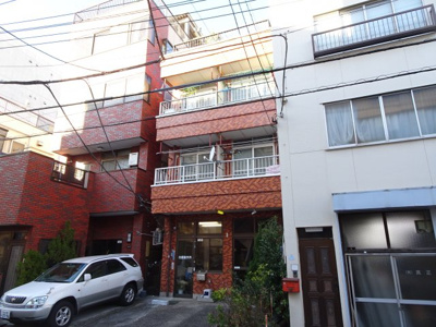 【外観】 | コーポ加藤 | コーポ加藤　鶯谷駅から徒歩8分・日暮里駅から徒歩12分・三河島駅から徒歩10分。静かな環境で落ち着きのある生活ができます。スーパーなど近くで買い物便利です。