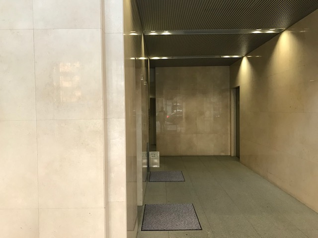 プレリー銀座ビルディングのエントランス