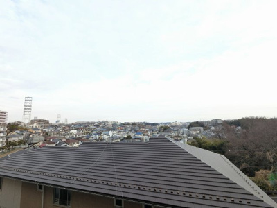 【展望】 | 横浜保土ヶ谷ハイツ２号棟 | ３階部分からの眺望です。
前面に建物がなく開放感がございます。