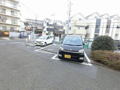 【駐車場】 | 横浜保土ヶ谷ハイツ２号棟 | 平置き駐車場です。