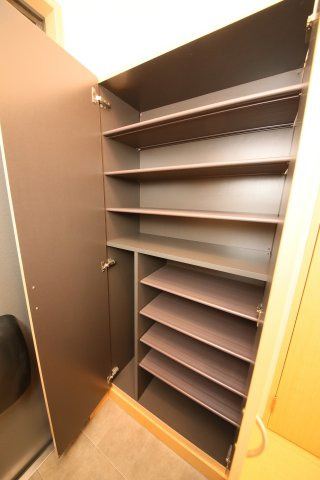 リビングタウンかじま台Ⅱ　A棟の収納|大容量のシューズボックス