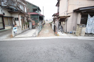 【前面道路含む現地写真】