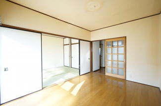 【居間・リビング】 | みつわコーポ | ※同物件・反転タイプの写真です。