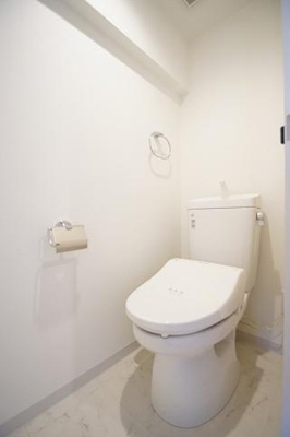 【トイレ】 | アバンダント84(アバンダントハチジュウヨン) | 別号室の写真になります。現況優先。