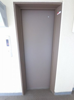 【その他共用部分】 | お買い物時やベビーカーの出し入れに便利なエレベーター付です。