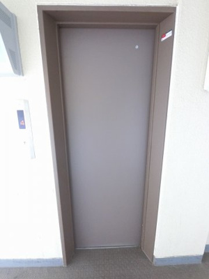 【その他共用部分】 | 磯子コーポラス | お買い物時やベビーカーの出し入れに便利なエレベーター付です。