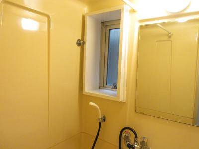 紅彩ハウスのトイレ|ＵＢの窓