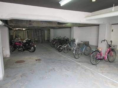 紅彩ハウスの駐車場|駐輪場