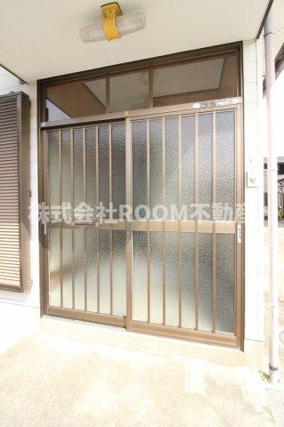 原貸家の玄関|明るい玄関です