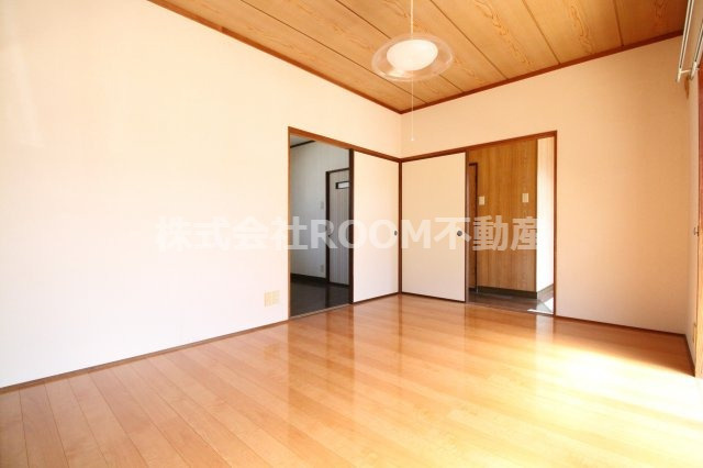 原貸家の洋室|広々とした洋室です