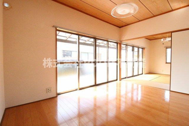 原貸家の居間・リビング|ゆったりとした居間です