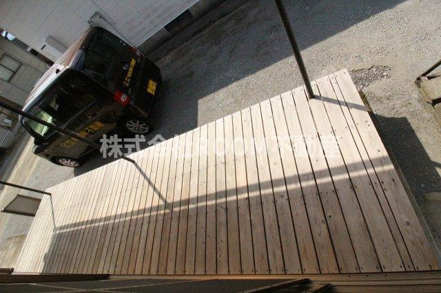 原貸家のバルコニー|外からの目が気にならないバルコニーで洗濯物が干せます