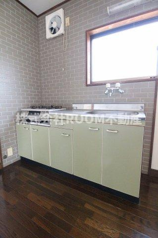 原貸家のキッチン|お料理しやすいキッチンです