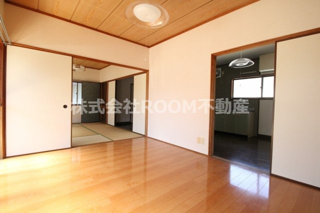 原貸家の洋室|ゆったりした洋室です