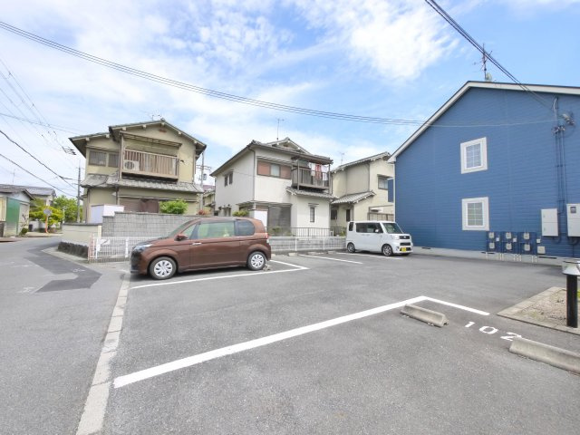 キャッスル　Ａの駐車場|駐車場があるので、車を買う予定の方も安心です