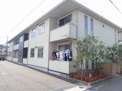 【外観】 | リッシェル【SHM】 | 積水ハウス施工の賃貸住宅シャーメゾン☆最寄りバス停から徒歩1分♪雨の日の通勤やお出かけもバス利用でスムーズです♪