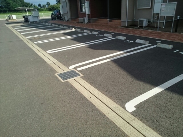 コンフィチュールⅡの駐車場