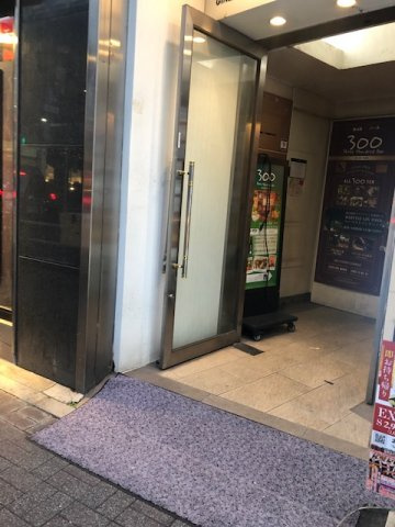 GINZA須賀ビルのエントランス