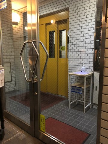 イナホビルのエントランス