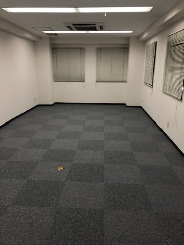 イナホビルの内装