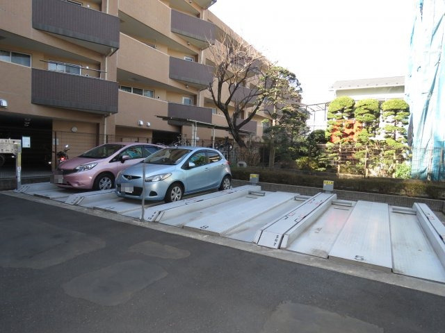 レーベンリヴァーレ川越ブラッセ　3LDKの駐車場